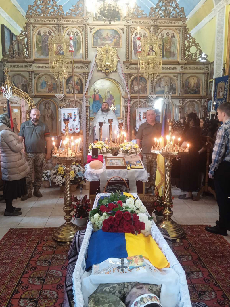 Попри зусилля медиків, життя воїна врятувати не вдалося: на Волині поховали 28-річного Героя Богдана Карвацького