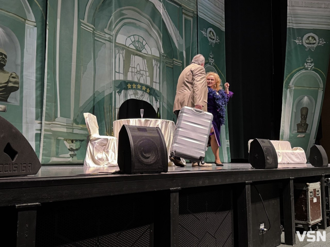 Комедія «Перевертень» у Луцьку: як минув театральний вечір