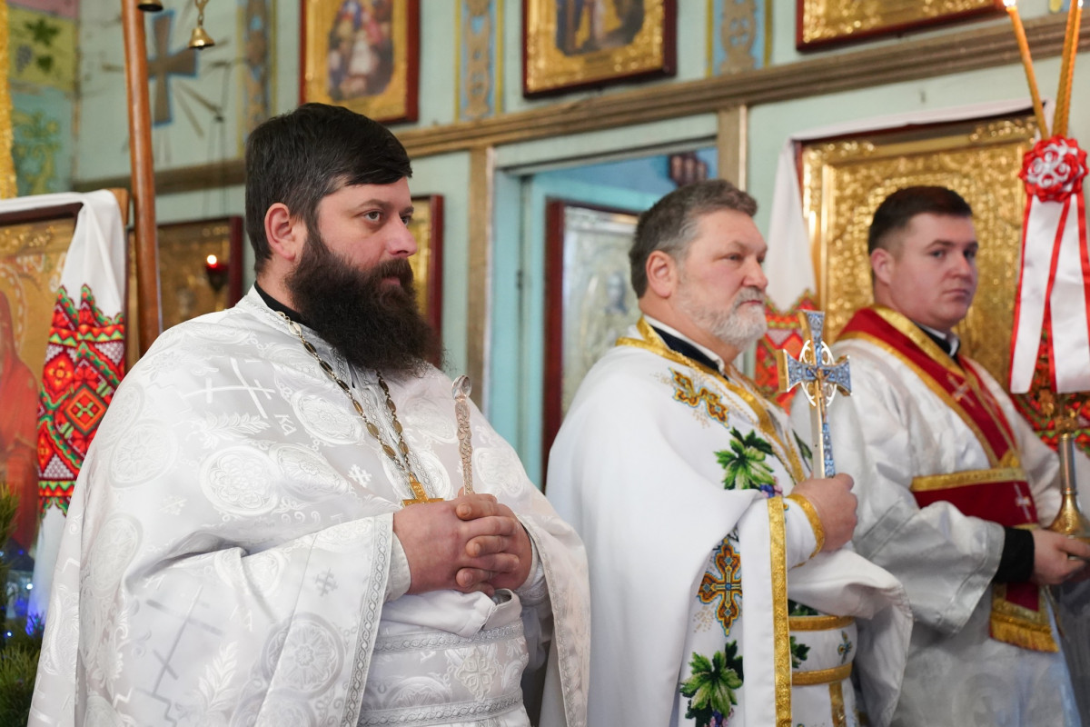 Владика Михаїл очолив празник Михайлівської парафії у Луцьку і нагородив духовенство та парафіян