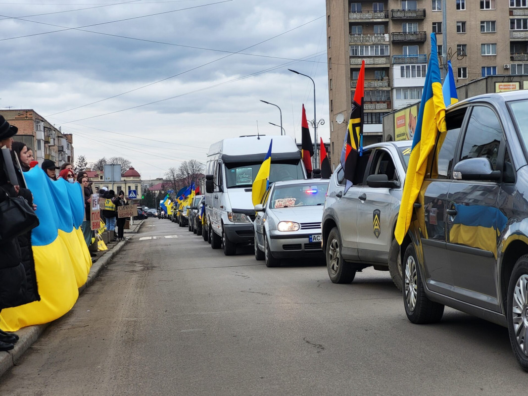 «Знайдіть та поверніть мені мого тата»: на Волині відбувся масштабний автопробіг на підтримку військовополонених