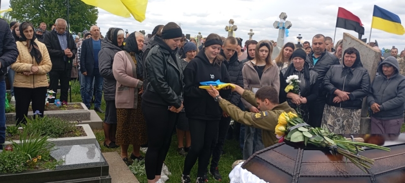 «Мужньо захищав від ворога свою країну»: на Волині в останню дорогу провели військовослужбовця Миколу Марчука