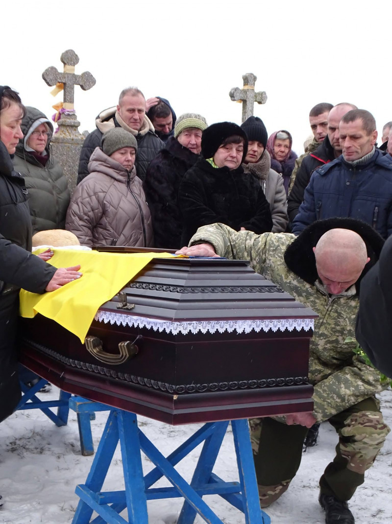 Повернувся додому «на щиті»: волиняни провели на вічний спочинок полеглого капітана Олександра Євтушка