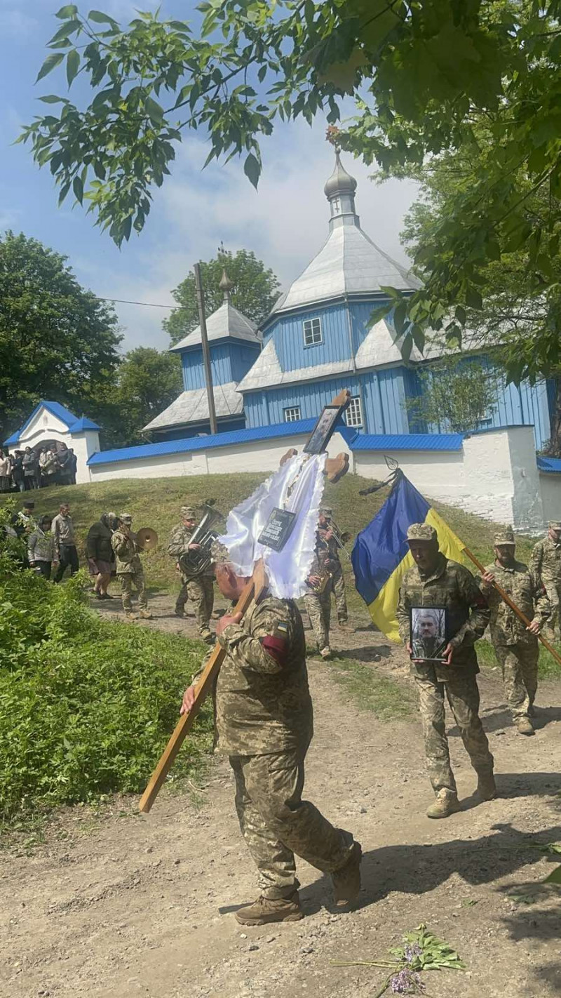Устилузька громада попрощалася із захисником України Олександром Сачуком