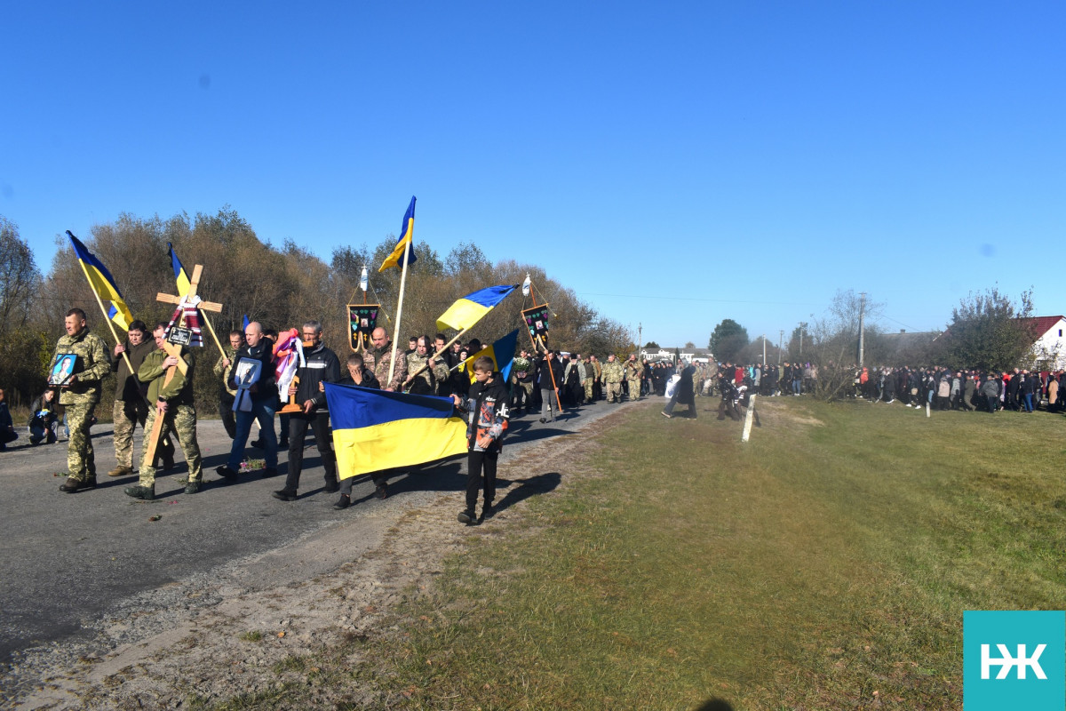 Коровай гірчив від сліз, розділили його на кладовищі: на Волині поховали молодого Героя Івана Комзюка