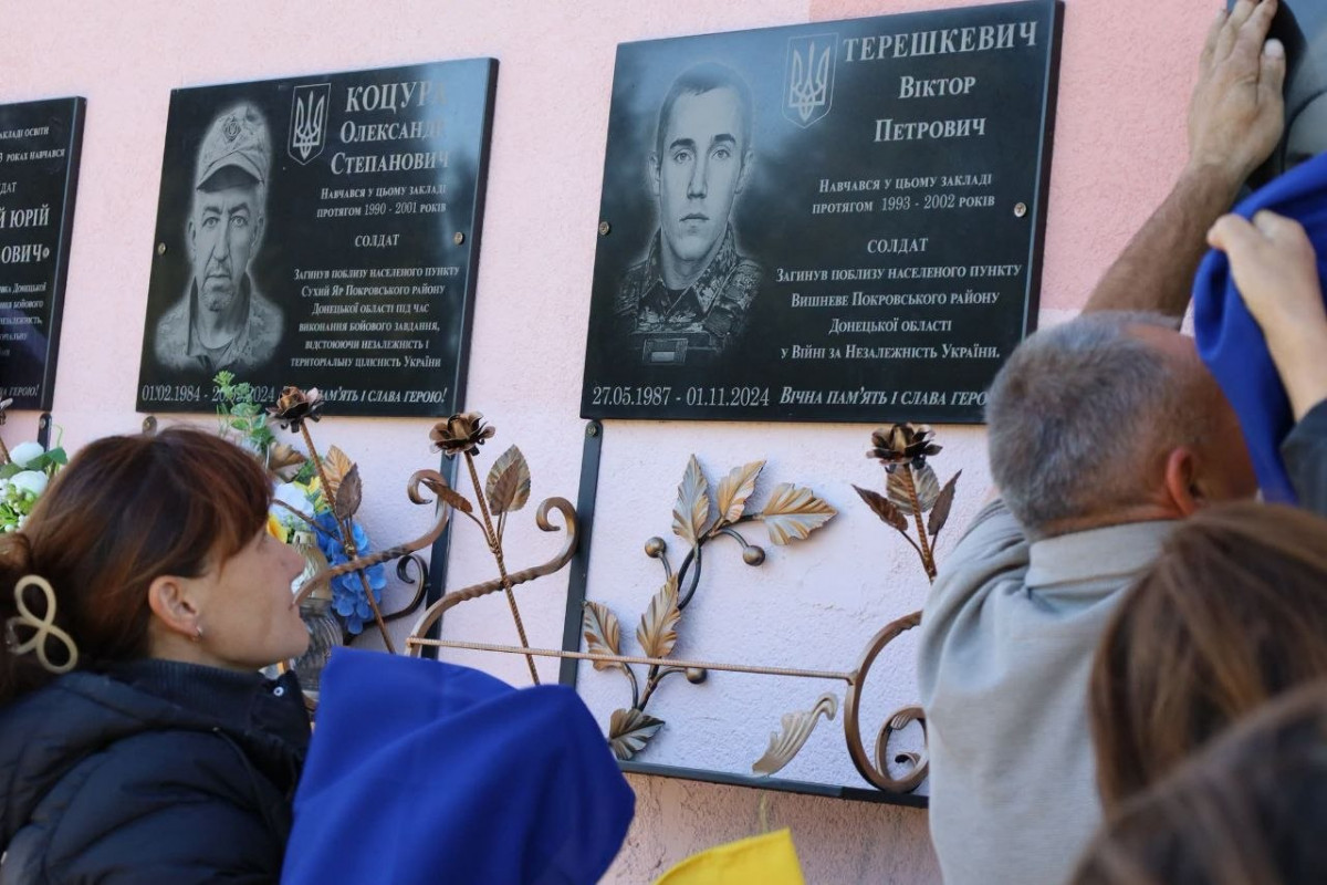 У громаді на Волині відкрили меморіальні дошки чотирьом полеглим захисникам-випусникам