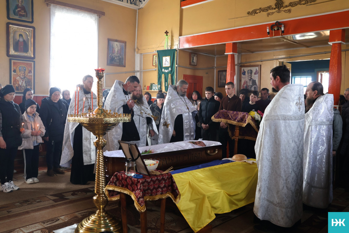 Пройшов АТО та пекло полону: на Волині попрощалися з Героєм Олександром Домальчуком