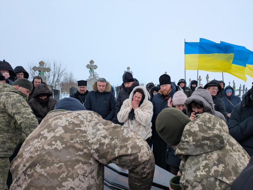 З перших днів війни став на захист України: на Волині провели в останню путь воїна Миколу Положевця