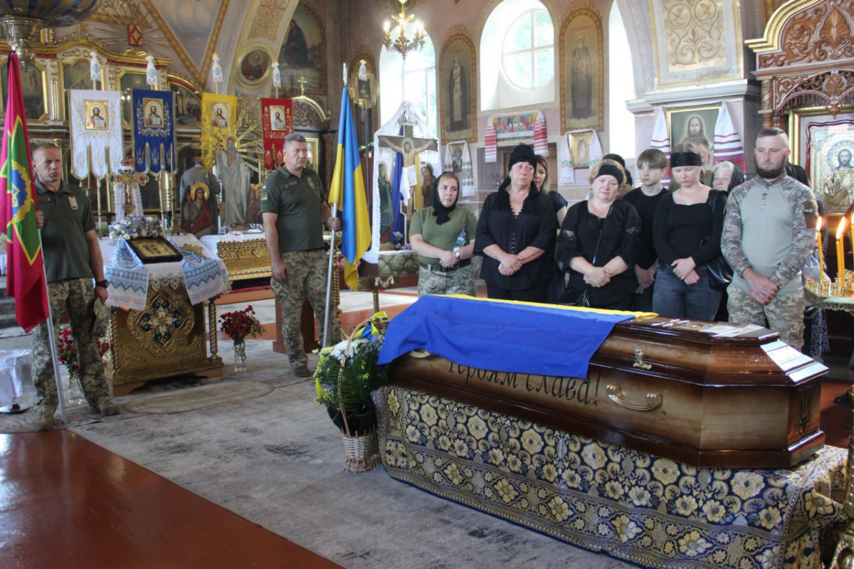 «Він ніколи не жалівся»: волиняни попрощалися із захисником Михайлом Присяжнюком