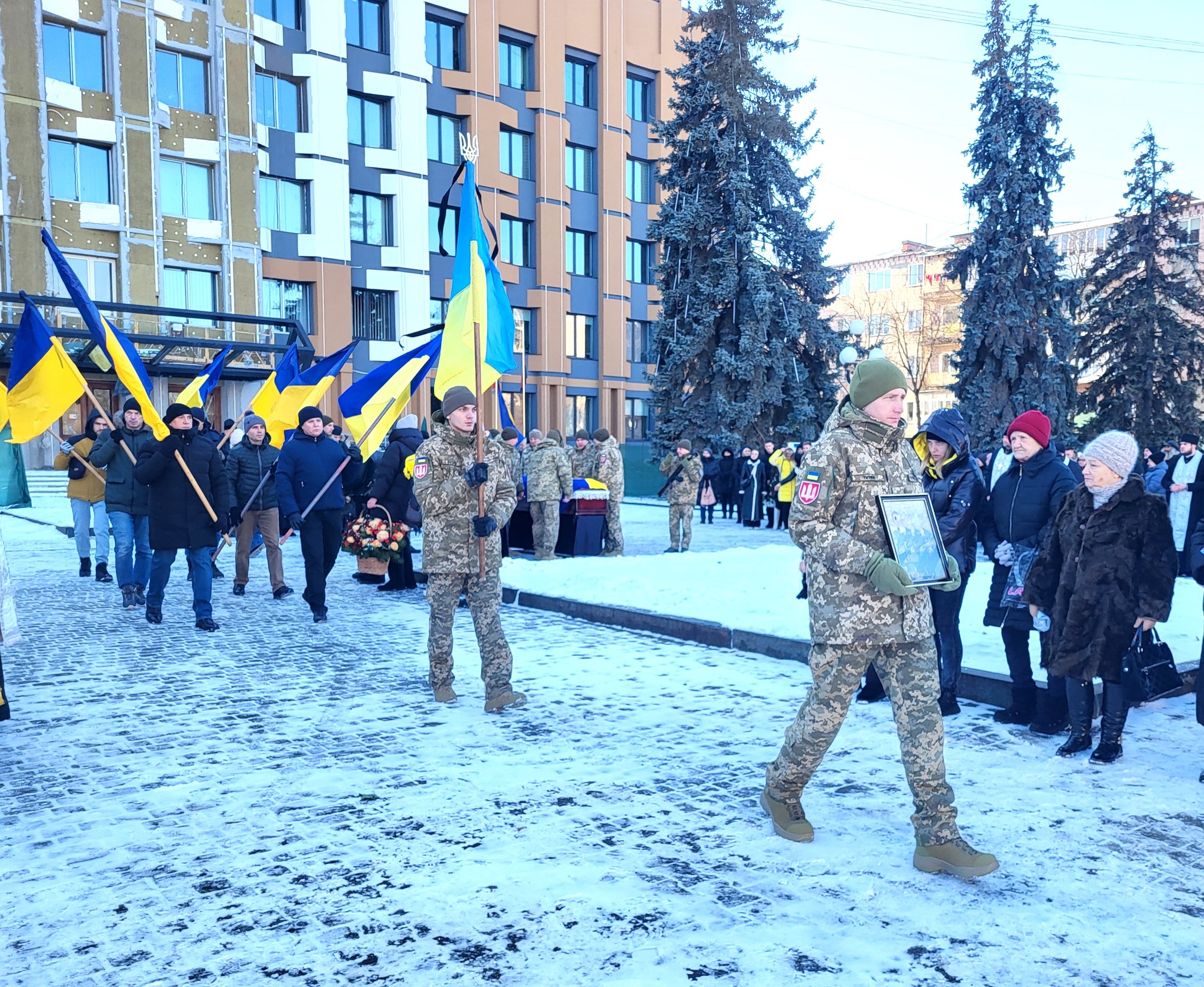 Загибель підтвердила ДНК-експертиза майже через 14 місяців: на Волині поховали Героя Романа Ющенка