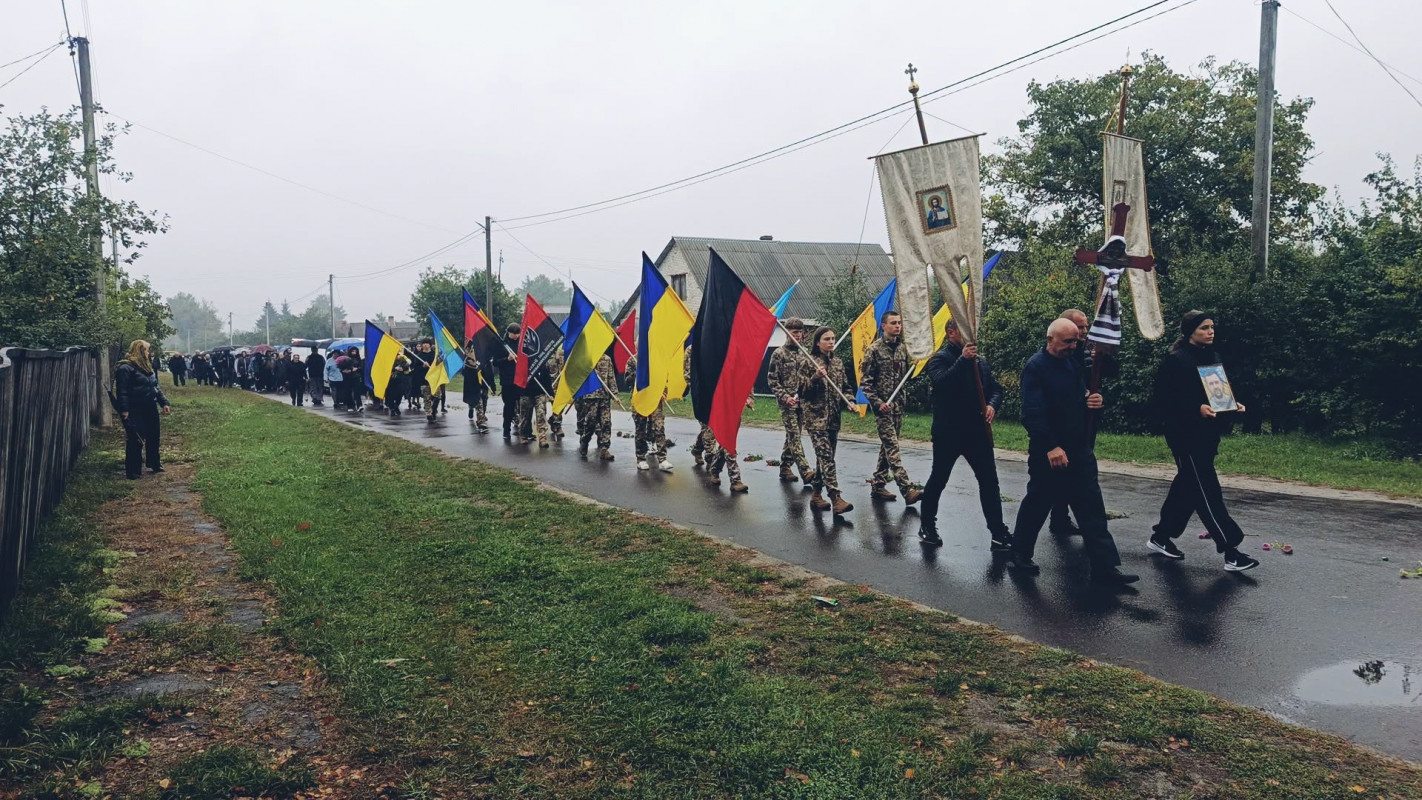 На Волині в останню путь провели 35-річного захисника Володимира Медведюка