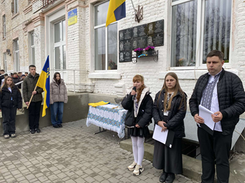 У волинському ліцеї відкрили меморіальну дошку випускнику-Герою Олександру Юзві