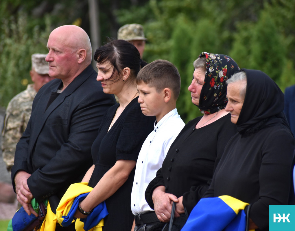 Сльози, голуби та шана загиблим захисникам: у громаді на Волині відкрили Алею пам’яті Героям