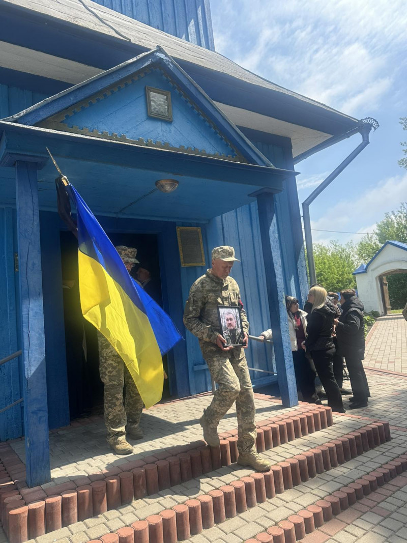 Устилузька громада попрощалася із захисником України Олександром Сачуком