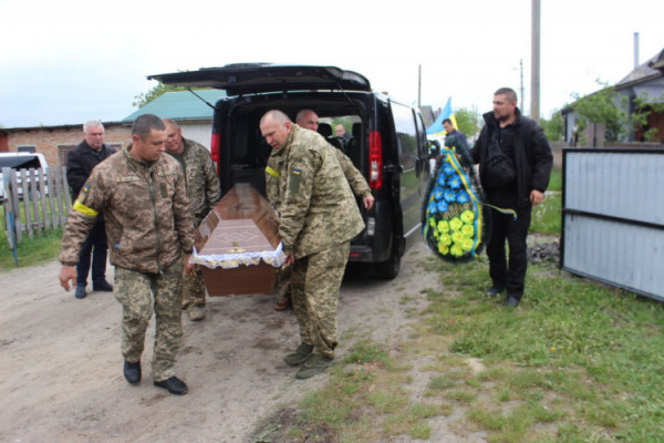 Віддав життя за вільну і незалежну Україну: В останню земну дорогу провели волинського воїна - Андрія Дудіка