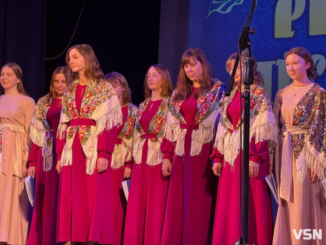 У Луцьку лунали «Різдвяні піснеспіви». Фото. Відео