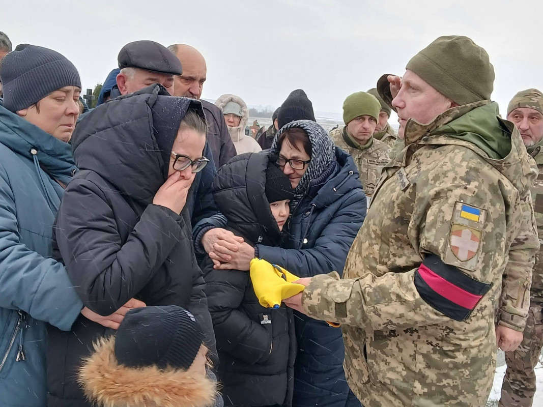 Повернувся додому «на щиті»: волиняни провели на вічний спочинок полеглого капітана Олександра Євтушка