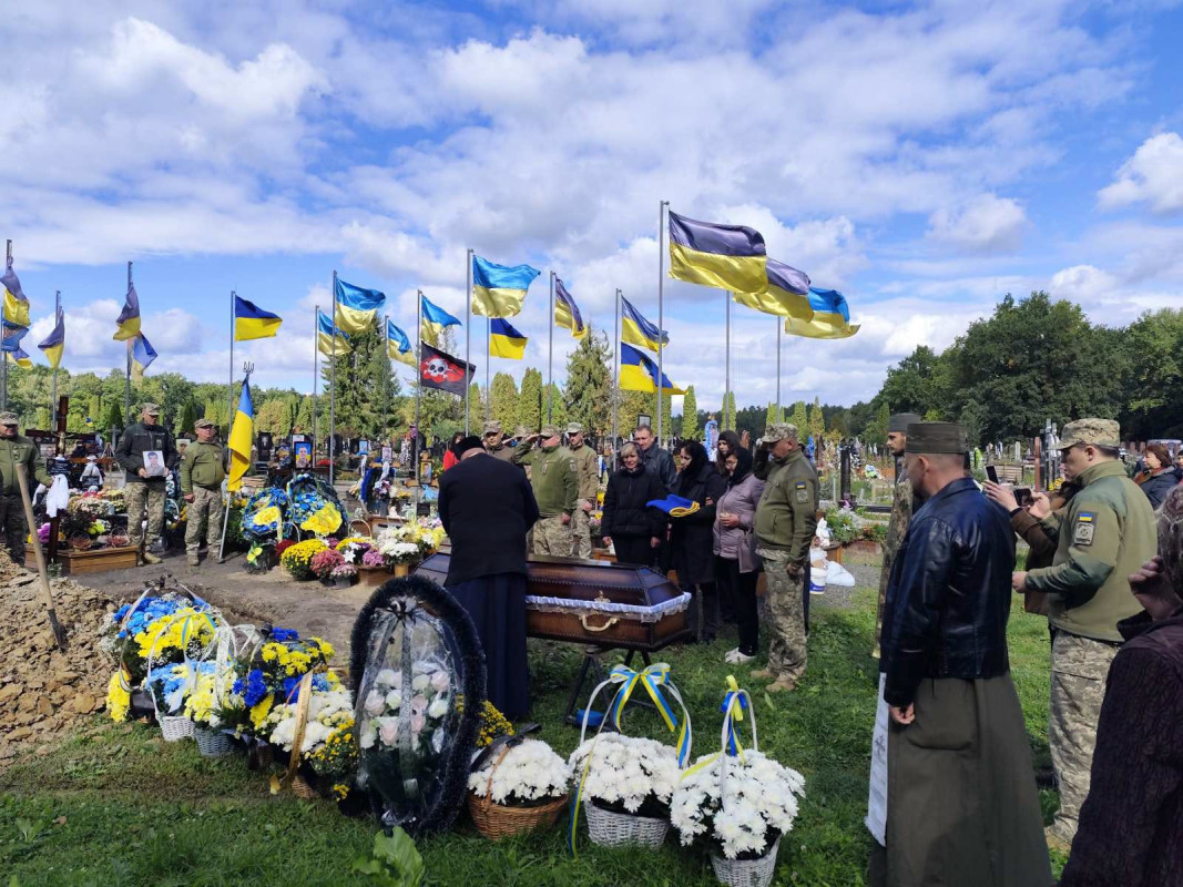 Загинув понад рік тому: у Луцькому районі провели в останню путь захисника Юрія Бондарука