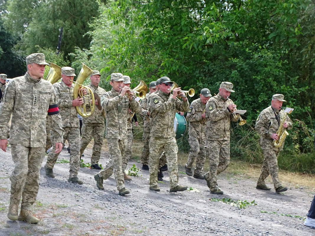 Через майже два роки після загибелі на Волині поховали Героя Валерія Кікавського