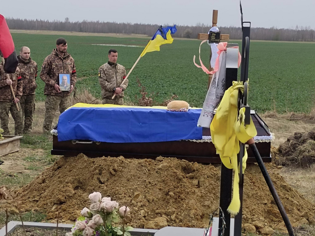 Син Героя, як і батько, захищає Україну: на Волині попрощалися із полеглим Василем Гавруком