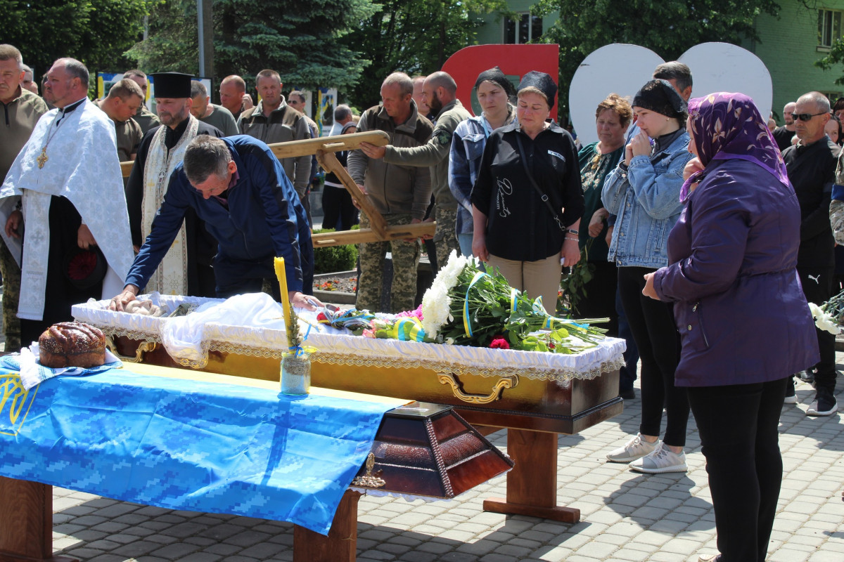 В бою отримав поранення, несумісні з життям: на Волині поховали Героя Сергія Дмитрука