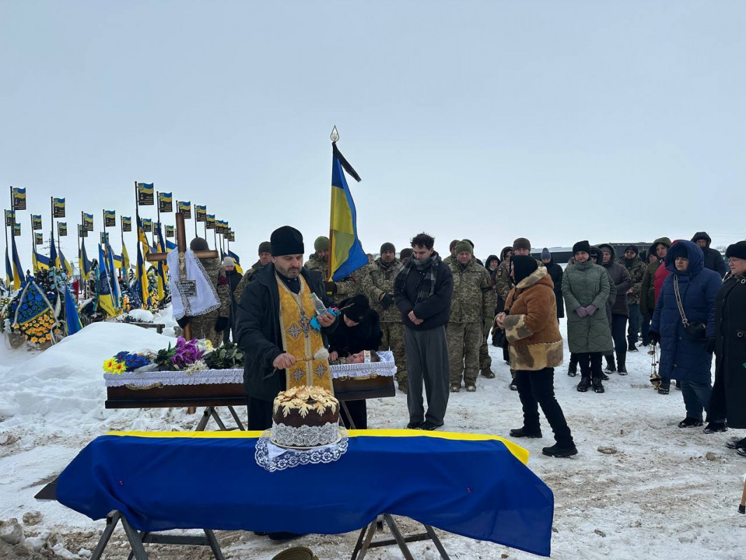 Зі сльозами та молитвою: Волинь провела на вічний спочинок воїна Андрія Велимця
