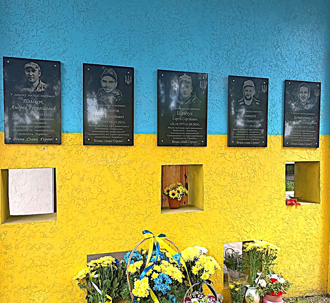 Світла пам’ять про Героїв: у ліцеї на Волині відкрили дошки полеглим випускникам