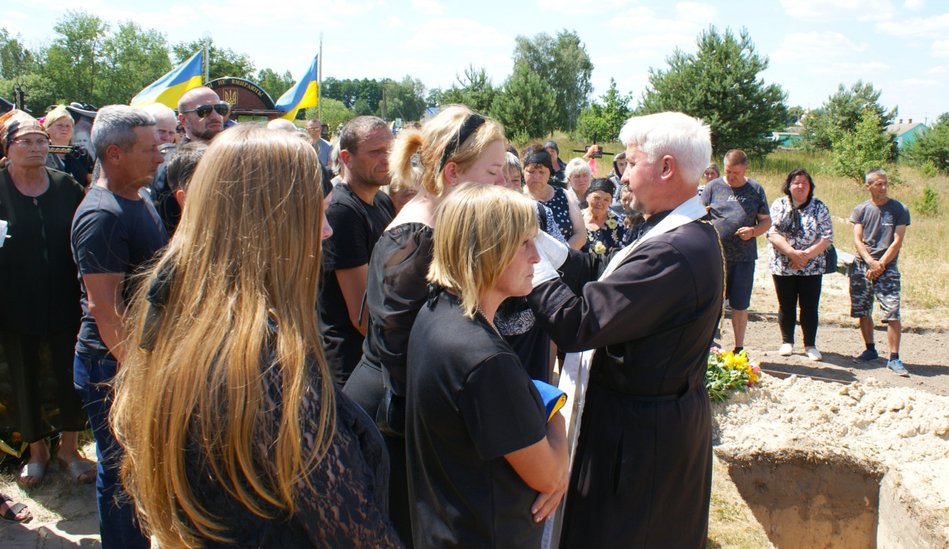 «За його голову окупанти обіцяли винагороду»: на Волині попрощалися з легендарним розвідником Віктором Зенцом