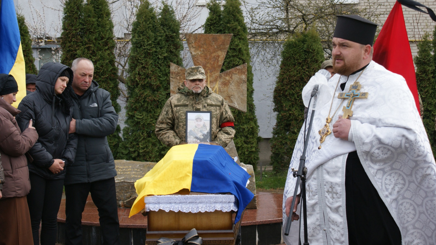 До останнього подиху – за Україну: у Луцькому районі попрощалися з Героєм Сергієм Мандзюком