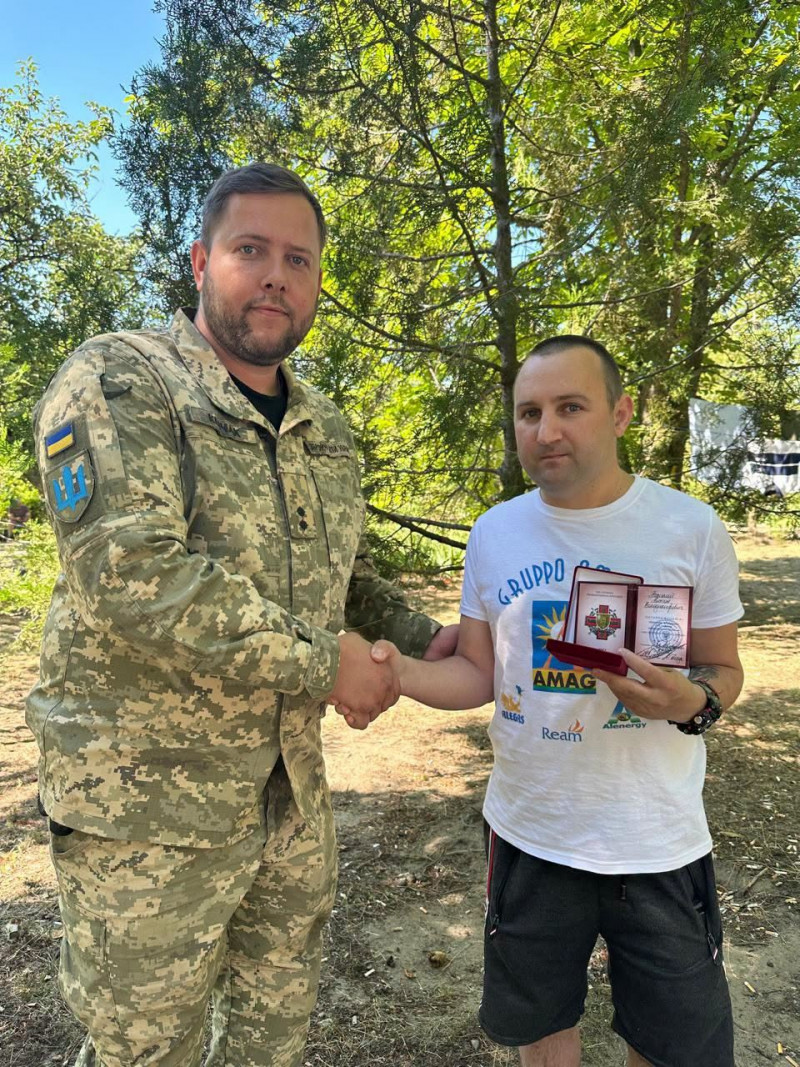 Поранених бійців 100-ї ОМБр відвідали у лікарнях та вручили почесні відзнаки