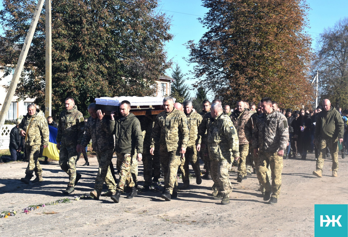 Коровай гірчив від сліз, розділили його на кладовищі: на Волині поховали молодого Героя Івана Комзюка