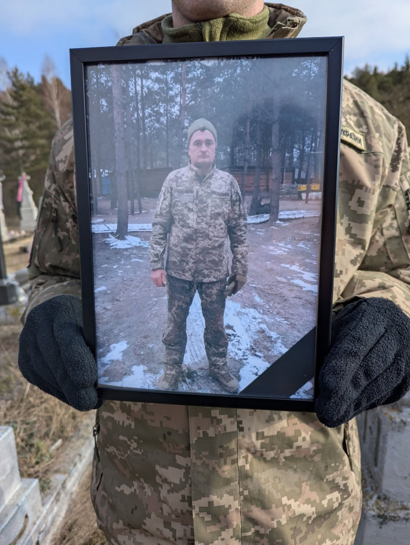 Не дочекалася матір наймолодшого сина, дружина втратила надійного чоловіка, син і доньки люблячого татуся: на Волині поховали Героя Петро Проца