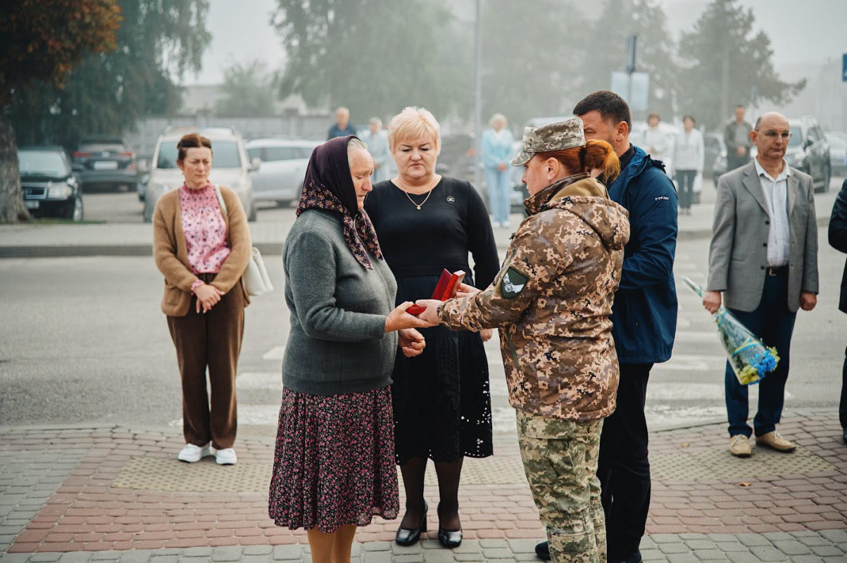 Загинули за Україну: родинам трьох Героїв вручили посмертні нагороди захисників