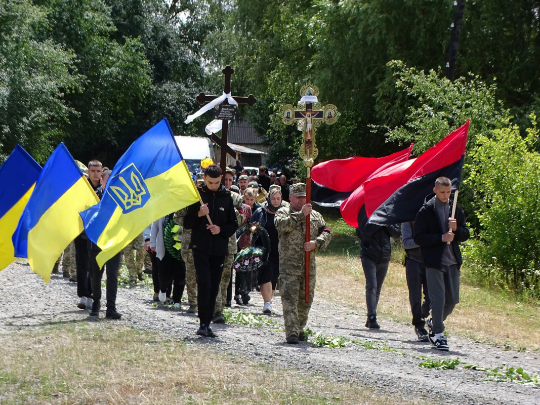 Через майже два роки після загибелі на Волині поховали Героя Валерія Кікавського