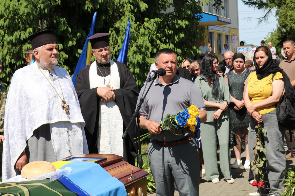 Понад 2 роки вважався зниклим безвісти: на Волині поховали воїна Віктора Миколайчука
