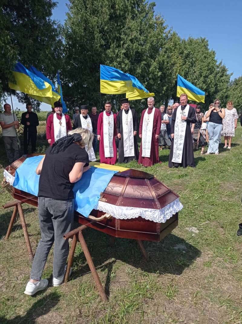 Ціною власного життя відстоював життя інших: на Волині поховали Героя Руслана Подзізея