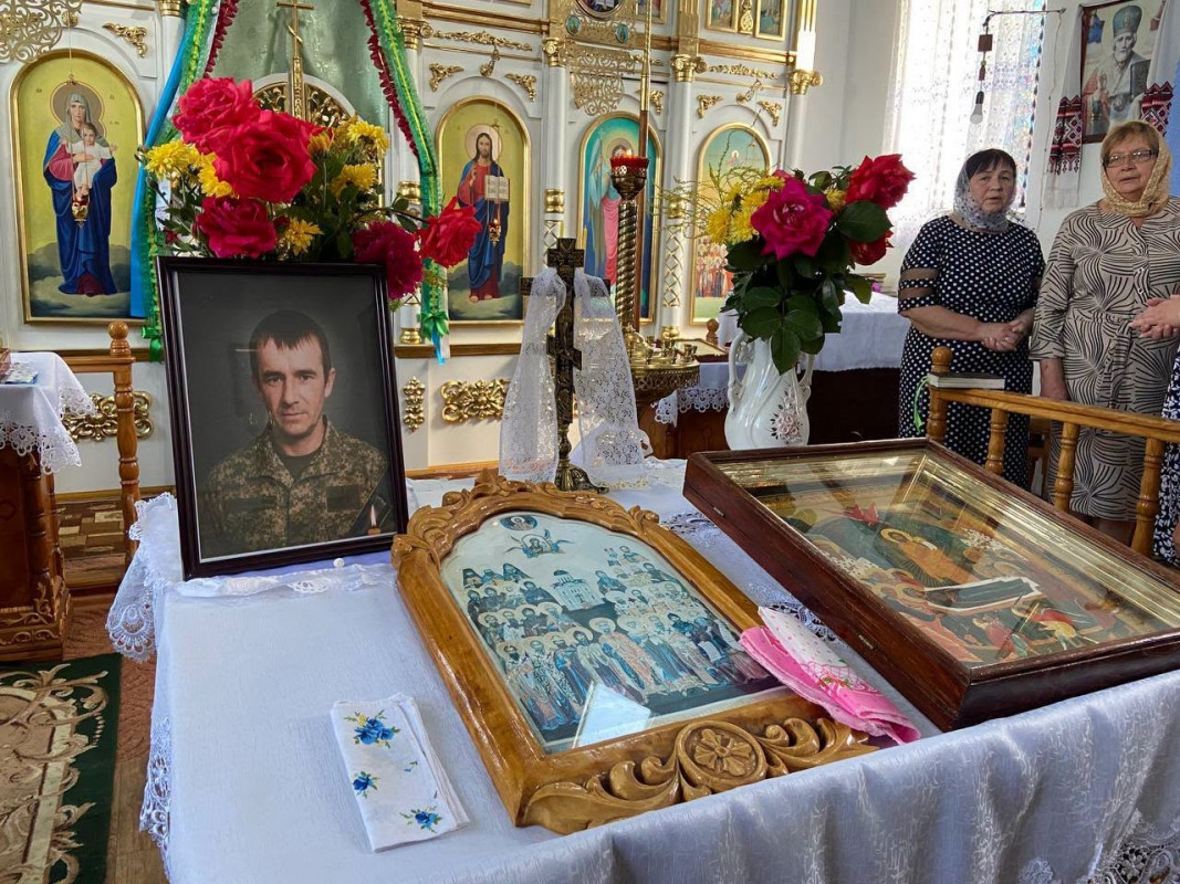Понад 5 місяців чекали на диво: на Волині попрощалися із загиблим воїном Вадимом Королюком