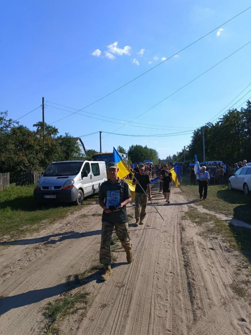 Громада на Волині попрощалася одразу з двома Героями: в останню путь провели Юрія Джуля та Василя Шилюка