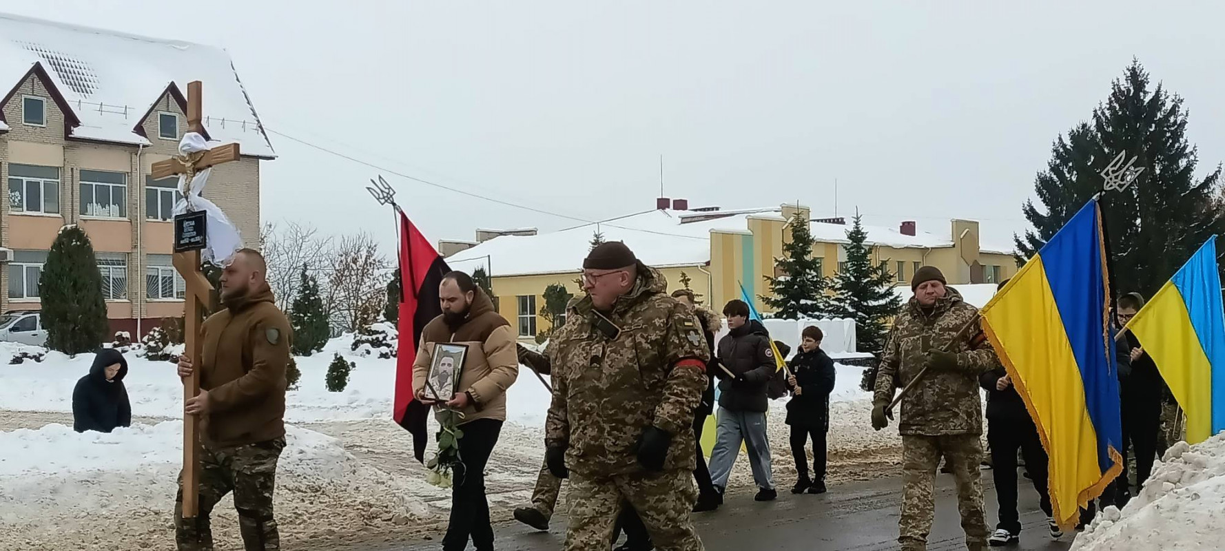 Серце зупинилося під час лікування: на Волині попрощалися з молодим військовослужбовцем Денисом Деркачем