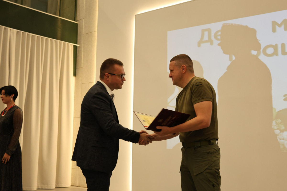 Відзнаки МОЗ й ОДА: медиків Волині привітали з професійним святом