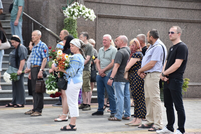 Повернувся «на щиті» через рік після загибелі: у Луцьку в останню дорогу провели Героя Володимира Андрійчука