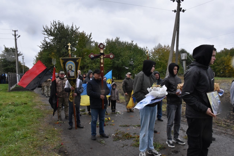 Більше року вважався зниклим безвісти: на Волині прощалися з Героєм Ігорем Пархомюком