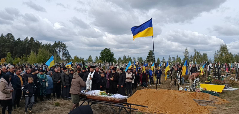 У липні мобілізували, а у вересні сповістили про загибель: на Волині попрощалися із загиблим захисником Віктором Карпуком