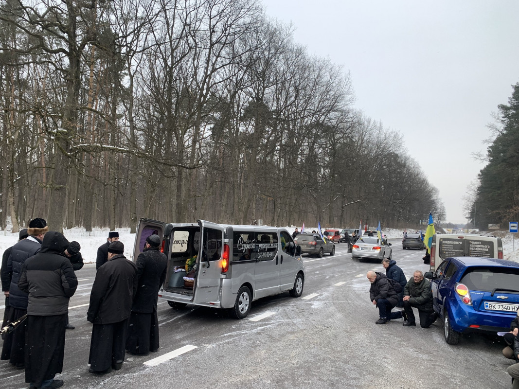 Загинув понад рік тому: на Волині провели в останню дорогу захисника Руслана Меріду