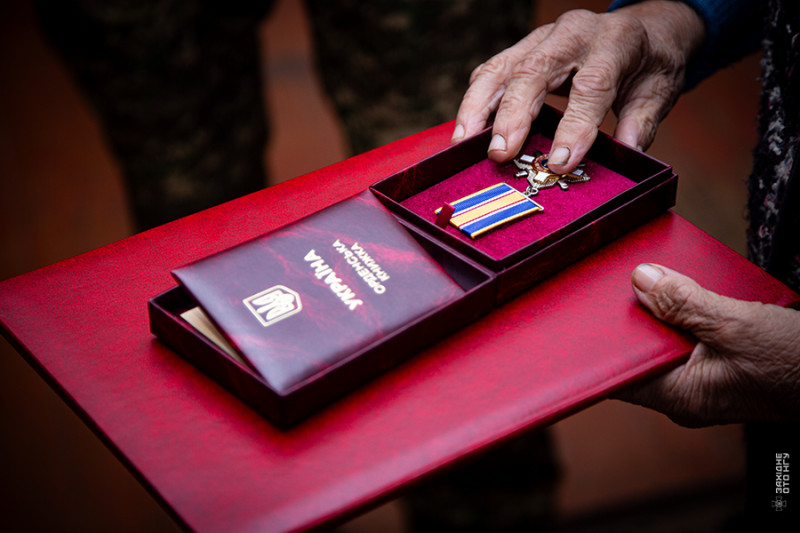 Захищали Україну на найскладніших ділянках фронту: на Волині рідним полеглих гвардійців передали державні нагороди