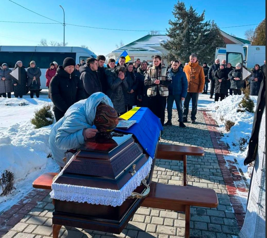 До останнього боровся за життя після важкого поранення: на Волині попрощалися із Героєм, батьком чотирьох синів Олегом Гринюком