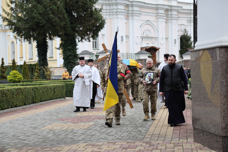 У Луцьку попрощалися з військовослужбовцем Сергієм Ткачем