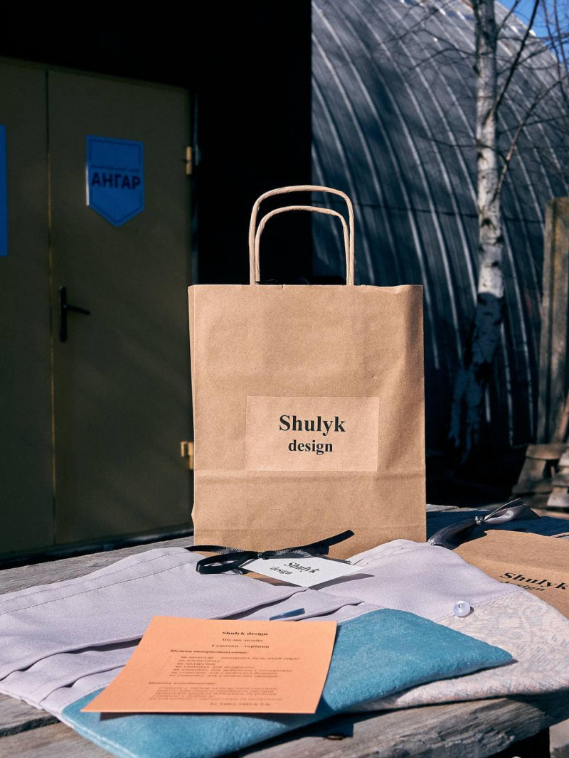 У Луцьку продають збірки віршів та дизайнерські торбинки: триває збір на потреби волинської бригади
