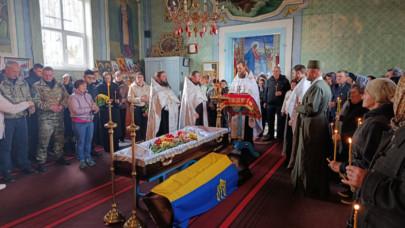 Добровільно став на захист країни: на Волині попрощалися із захисником Володимиром Павлюком