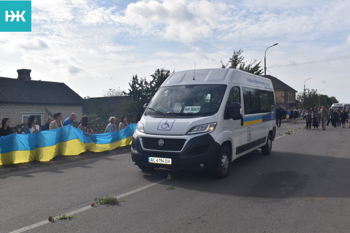 «На щиті» Героя привіз брат, який теж у війську: на Волині в останню дорогу провели полеглого воїна Віктора Гудька