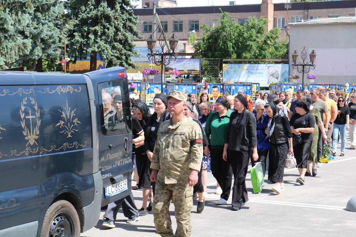 Понад 2 роки вважався зниклим безвісти: на Волині поховали воїна Віктора Миколайчука